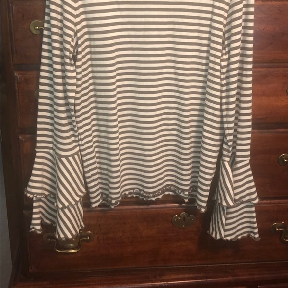 True Craft XLJ green and white ruffle sleeve top - Picture 8 of 8